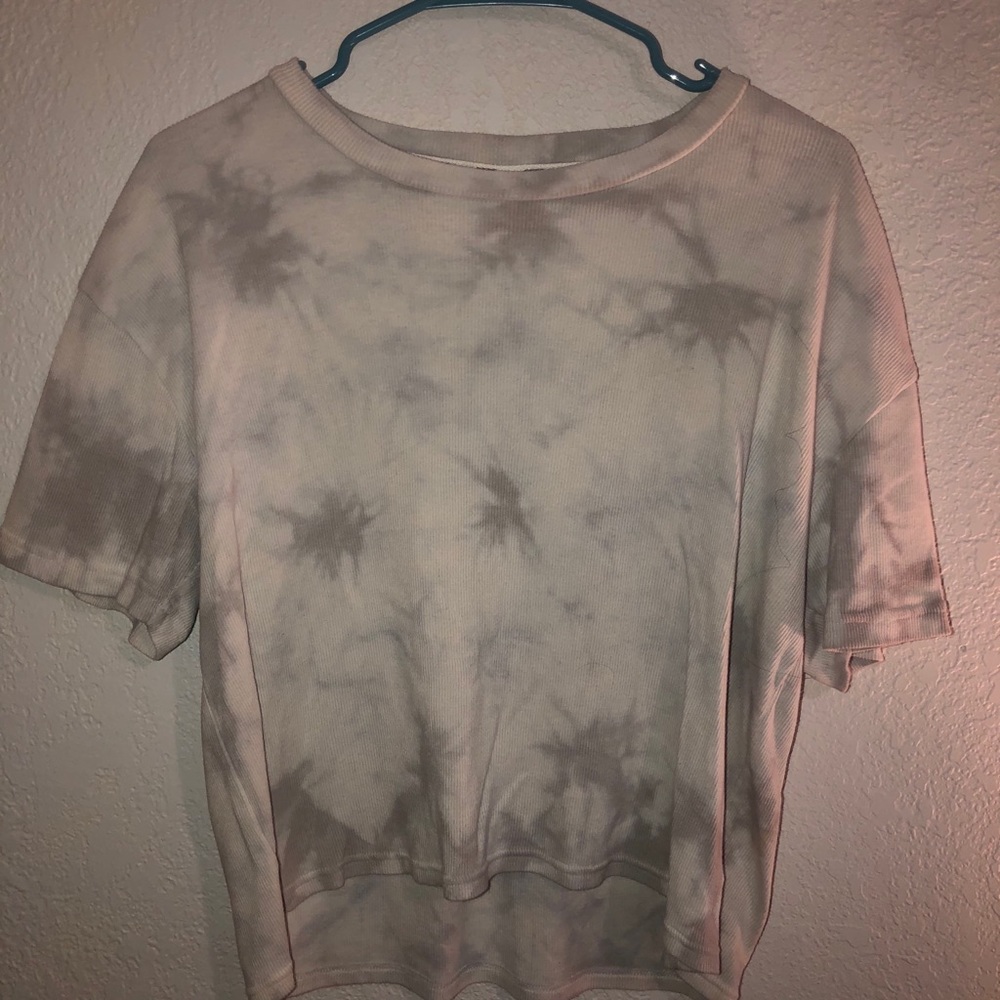 gray and white tie dye t-shirt